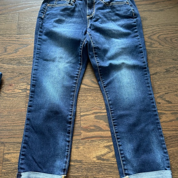 Junior Arizona Capri Jeans - Picture 2 of 4